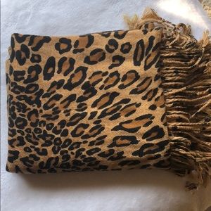 SALE 🍾 Scarf brown and black animal print.